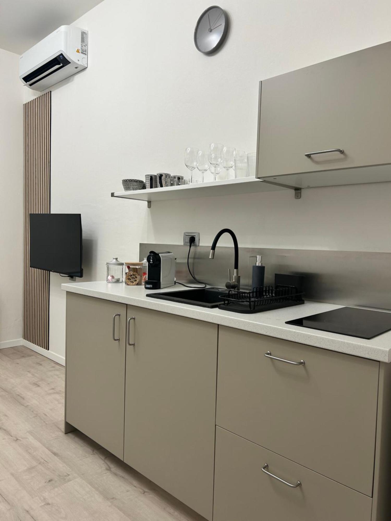 Tezone Seven Apartments Verona Exteriör bild
