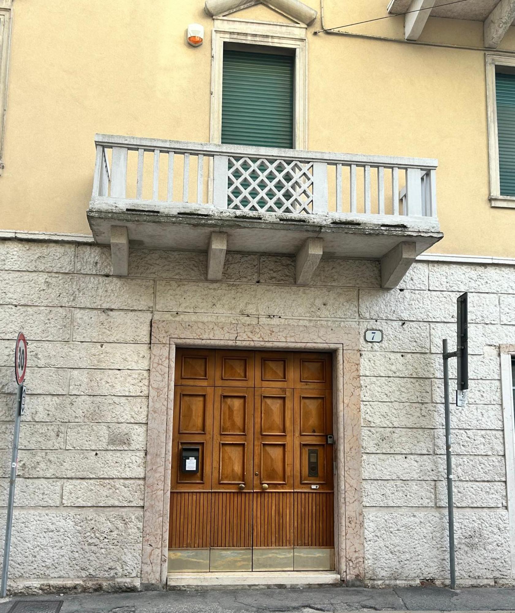 Tezone Seven Apartments Verona Exteriör bild